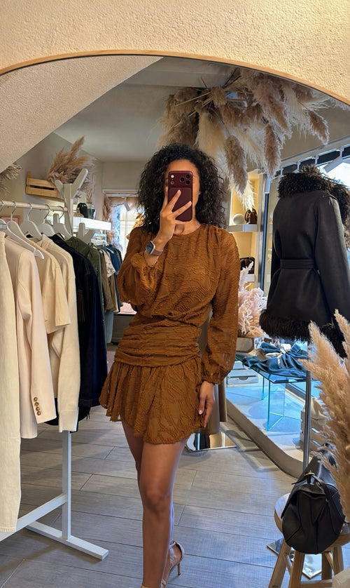 Abito corto drappeggiato con lavorazione in rilievo🍂