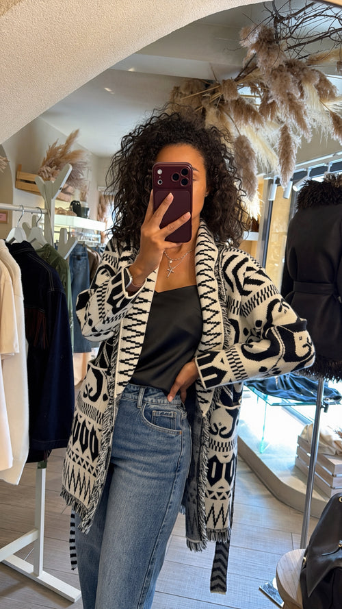Cardigan “St. Moritz” con cintura e frange 🤍🖤