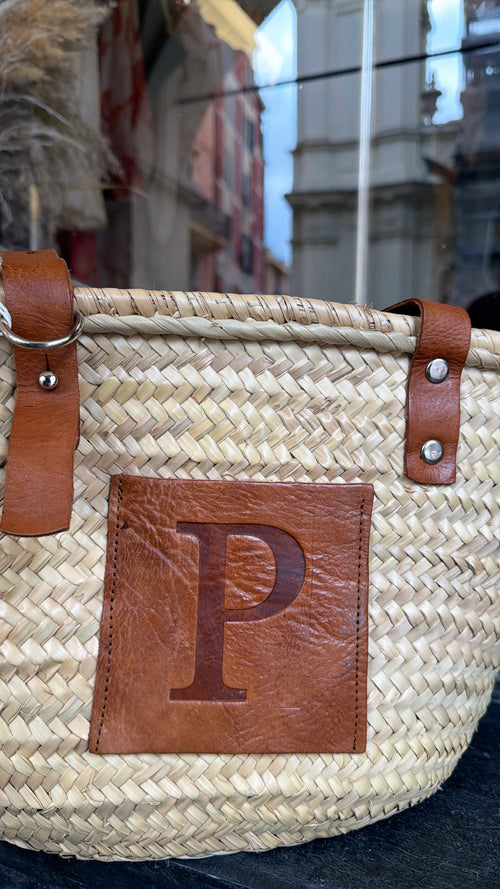 Cesta artigianale in paglia con iniziale in cuoio 🌴 – misura grande con manici regolabili, rifiniture in cuoio e lavorazione artigianale