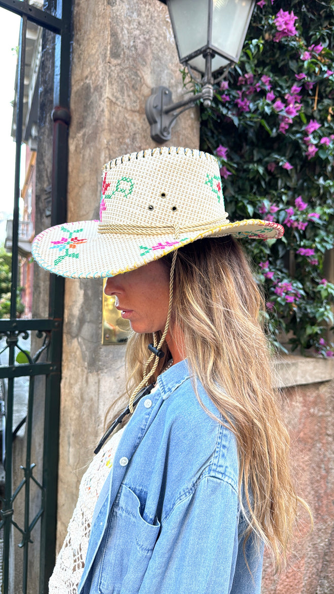 Cappello  – “Fatto con Amore” 100% Artigianale🌸