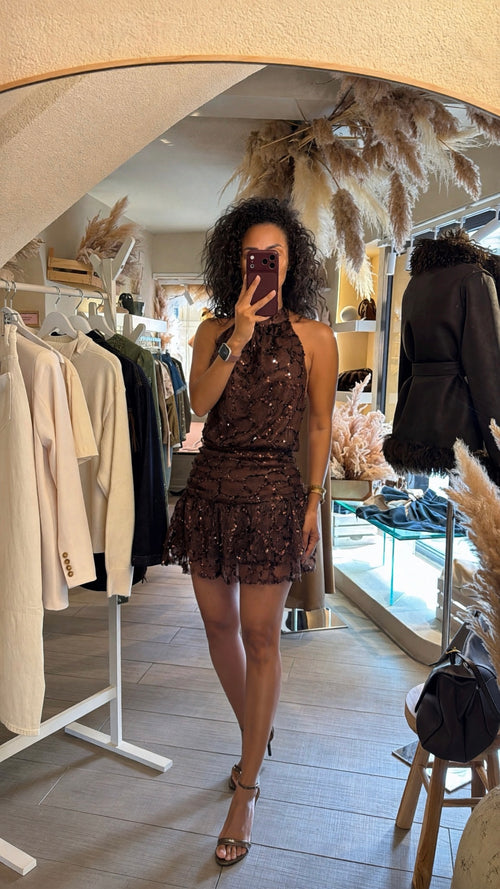 Abito in pizzo e paillettes con schiena scoperta🤎