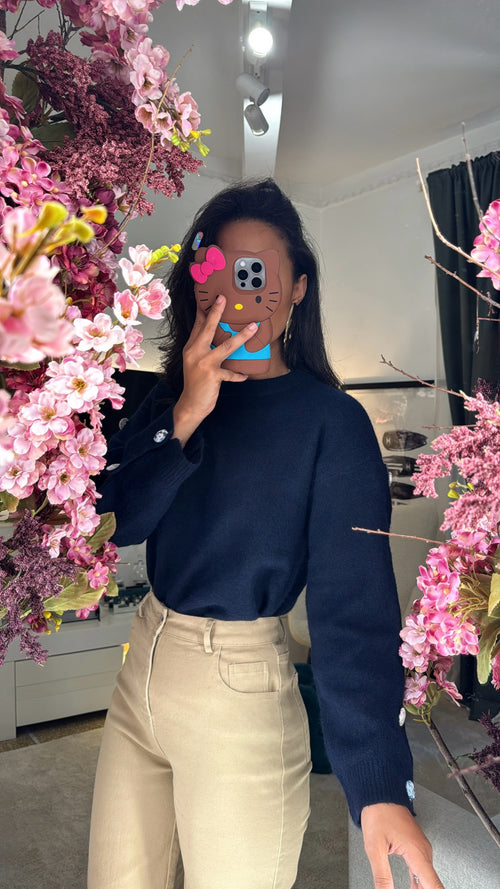 Maglione blu navy con maxi bottoni rivestiti in tessuti floreali🌸