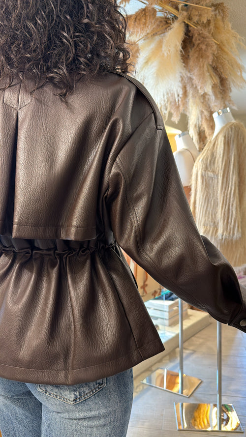 Giacca in ecopelle con coulisse regolabile in vita🤎