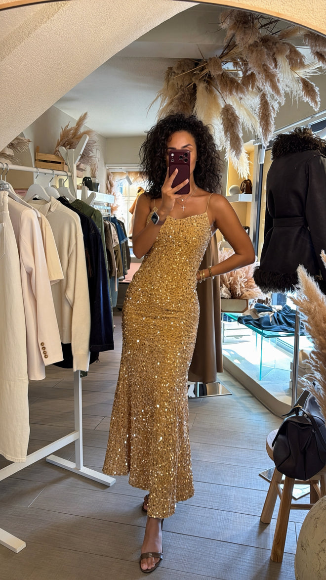 Abito lungo in paillettes con spalline sottili ✨