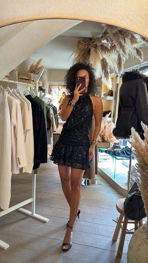Abito in pizzo e paillettes con schiena scoperta🤎