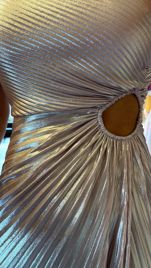 Abito “Monospalla laminato con taglio asimmetrico”