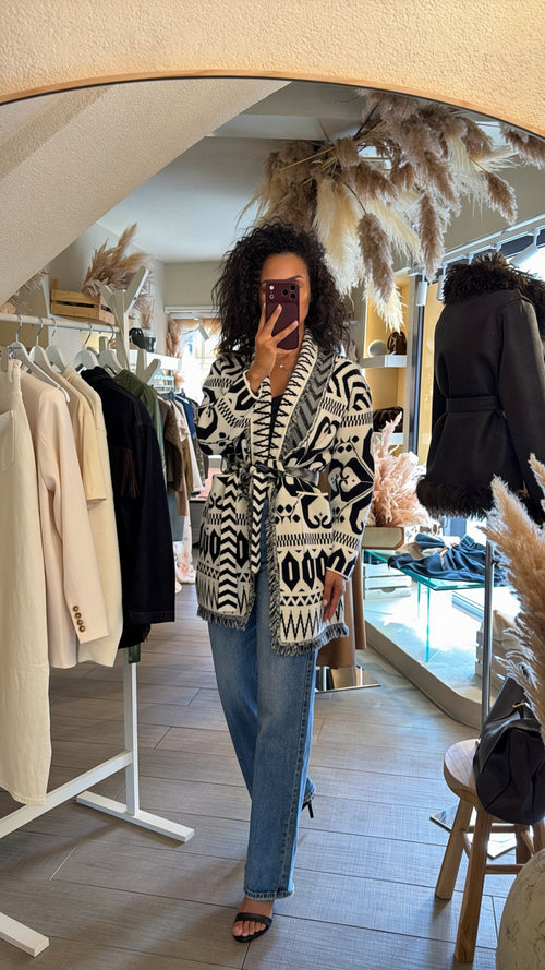 Cardigan “St. Moritz” con cintura e frange 🤍🖤