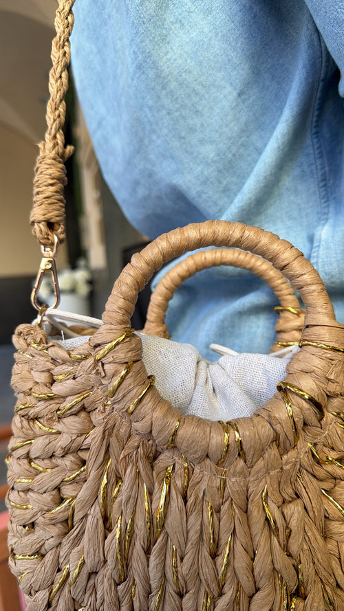 Borsa piccola “intrecciata con lurex oro”☀️