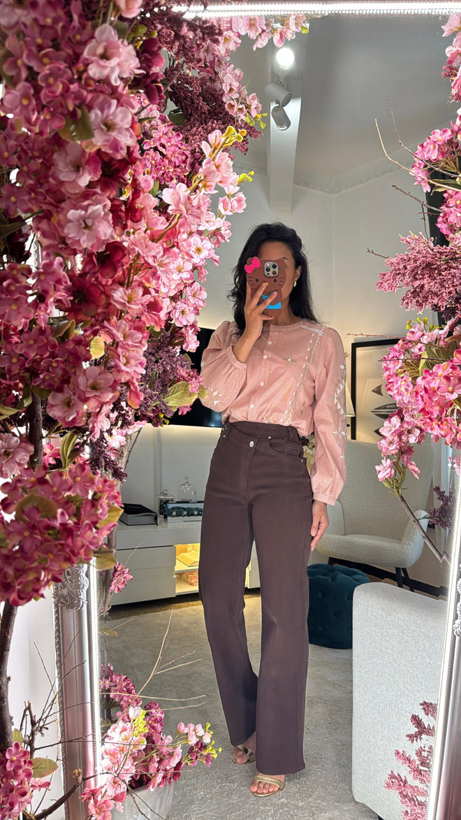 Jeans ‘Wide leg’🍂 •Dettaglio di chiusura davanti, asimmetrica, con zip e bottoni•