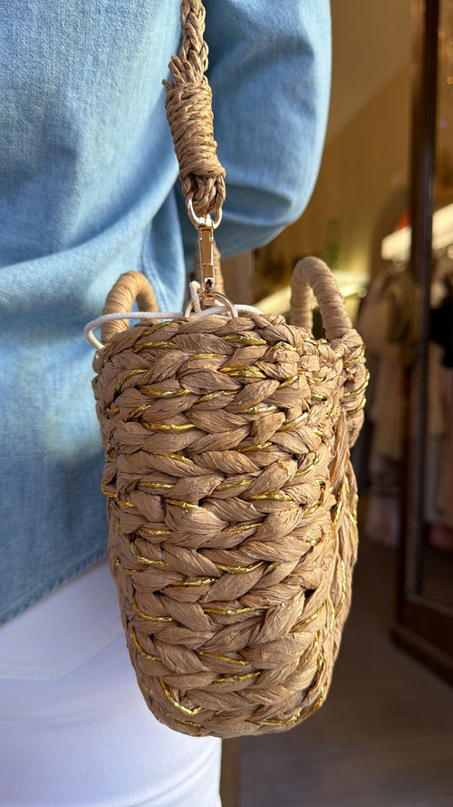 Borsa piccola “intrecciata con lurex oro”☀️