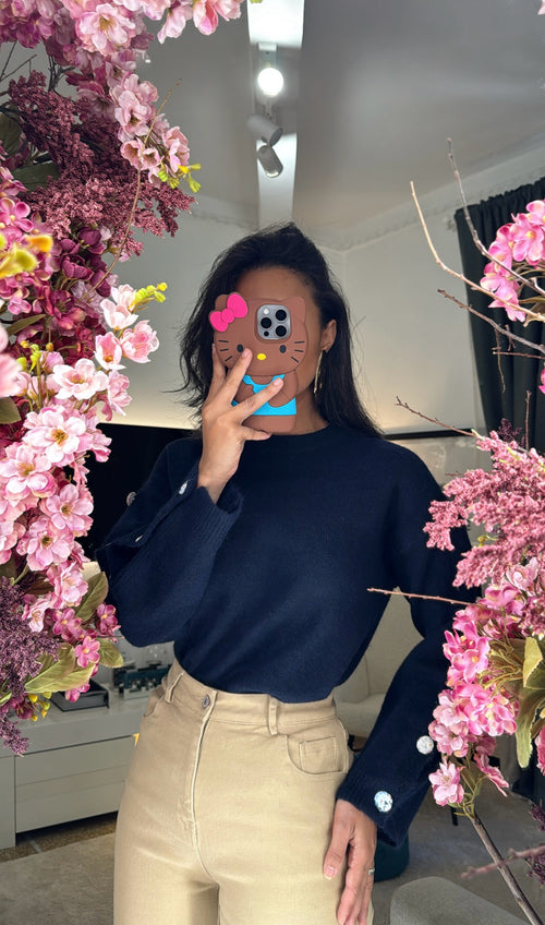 Maglione blu navy con maxi bottoni rivestiti in tessuti floreali🌸