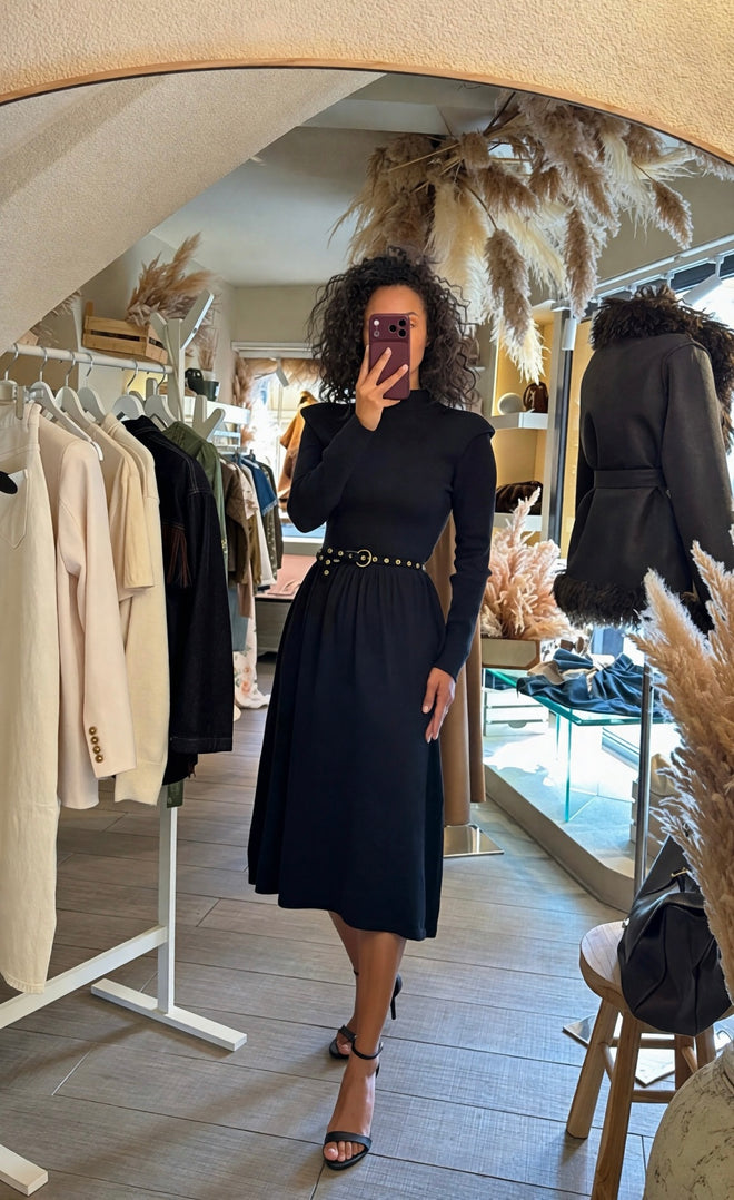 Abito midi in maglia con vita a costine🖤