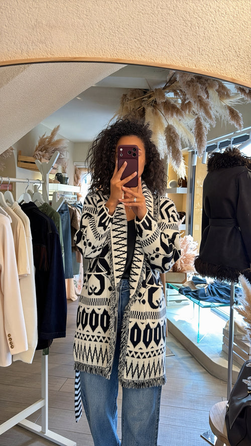 Cardigan “St. Moritz” con cintura e frange 🤍🖤