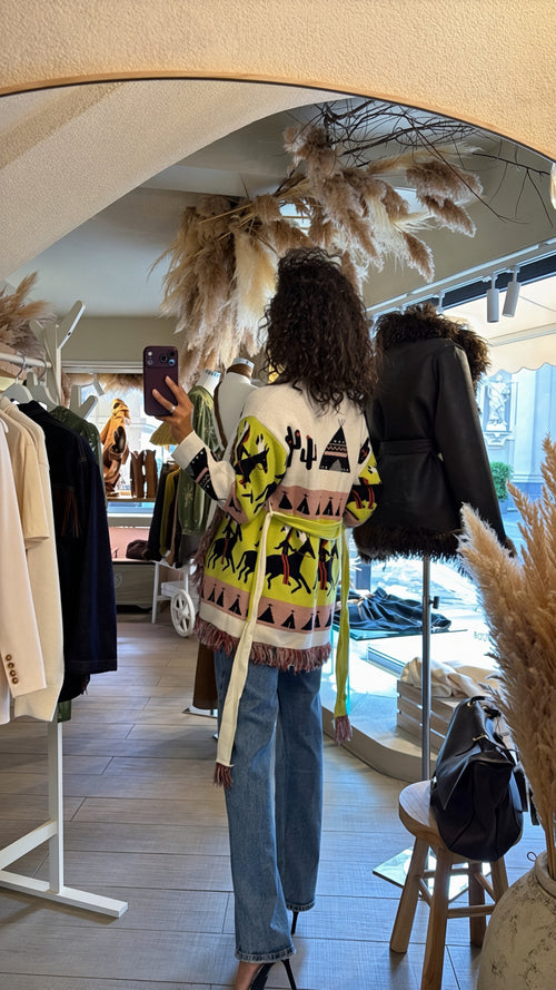 Cardigan lungo fantasia con cintura e frange 🤎