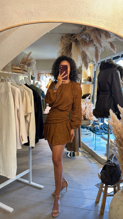 Abito corto drappeggiato con lavorazione in rilievo🍂