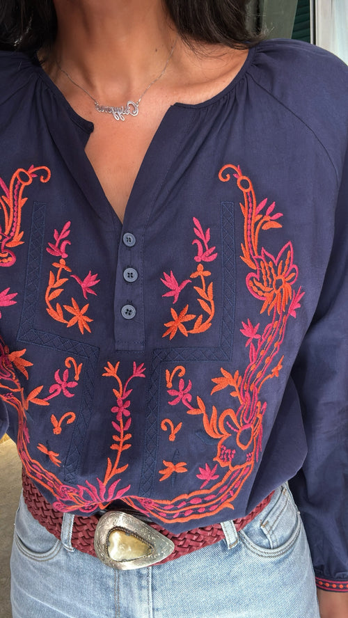 Camicia Blu con Ricami Floreali Bordeaux e Arancio Ruggine🍂
