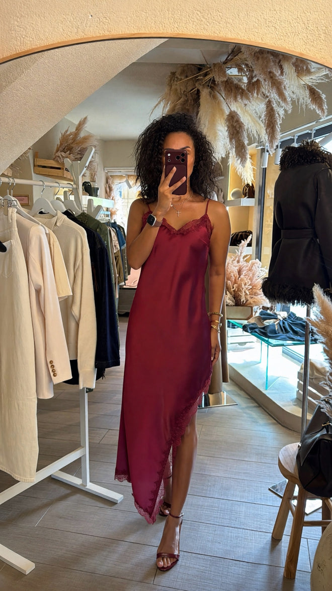 Abito sottoveste asimmetrico con pizzo.🍂