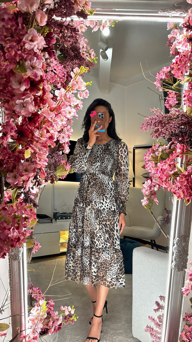 Abito Leopardato con Dettagli Nido d'Ape 🖤